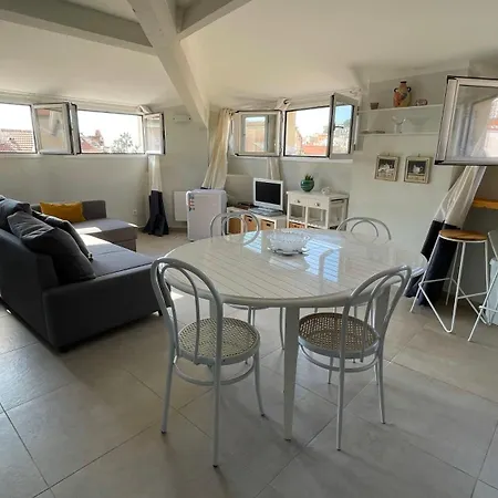 Apartmán 2 Bedroom Near March Forville, Quiet And Convenient, 5 Minutes Walk From Palais Cannes