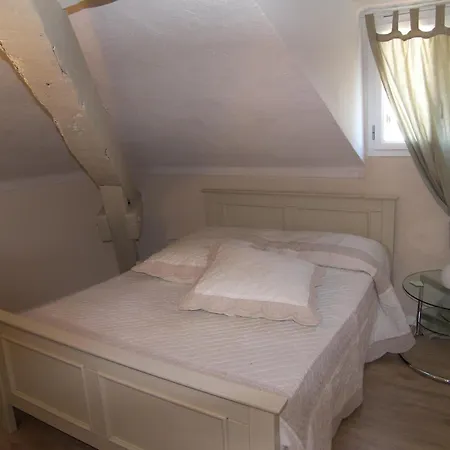 2 Bedroom Near March Forville, Quiet And Convenient, 5 Minutes Walk From Palais *